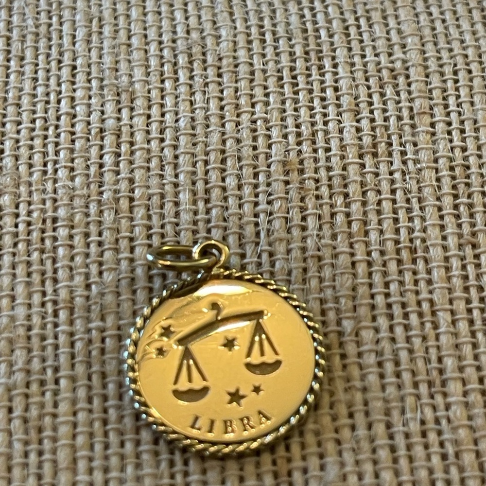 Tiffany & Co. 18k Gold Zodiac Libra Twisted Round Charm For Necklace & Bracelet - Picture 6 of 7